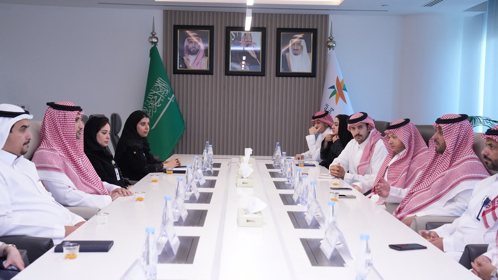 الموارد البشرية والتنمية الاجتماعية تستعرض نضجها المؤسسي في تجربة المستفيد أمام “أداء”