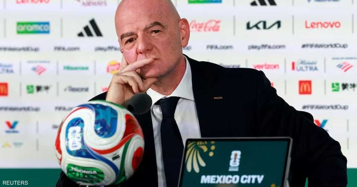 ماكرون ينضم إلى أزمة الفيفا ويعلن موقفه المعارض لإنفانتينو