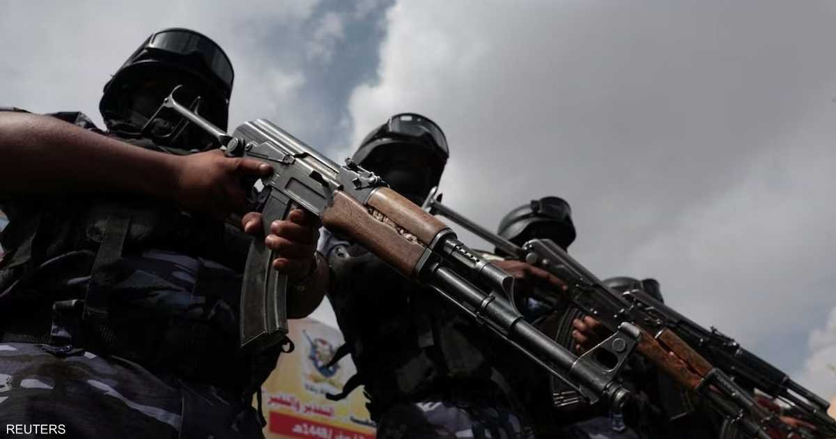 مقتل 3 أشخاص إثر استهداف صاروخ حوثي لسفينة تجارية قرب باب المندب