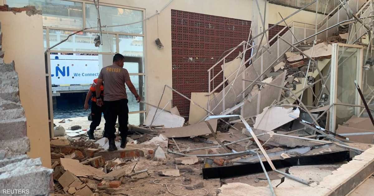 زلزال إندونيسيا يحصد 20 قتيلا.. ومشاهد مصورة توثق لحظات مروعة