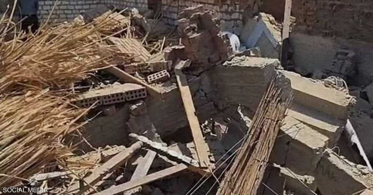 انهيار منزل من 4 طوابق في سوهاج.. إنقاذ 3 أشخاص من تحت الأنقاض