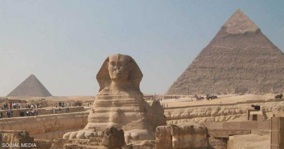 مصر.. توقيف أردني ومصرية بسبب إشارات اعتُبرت مسيئة للحضارة المصرية
