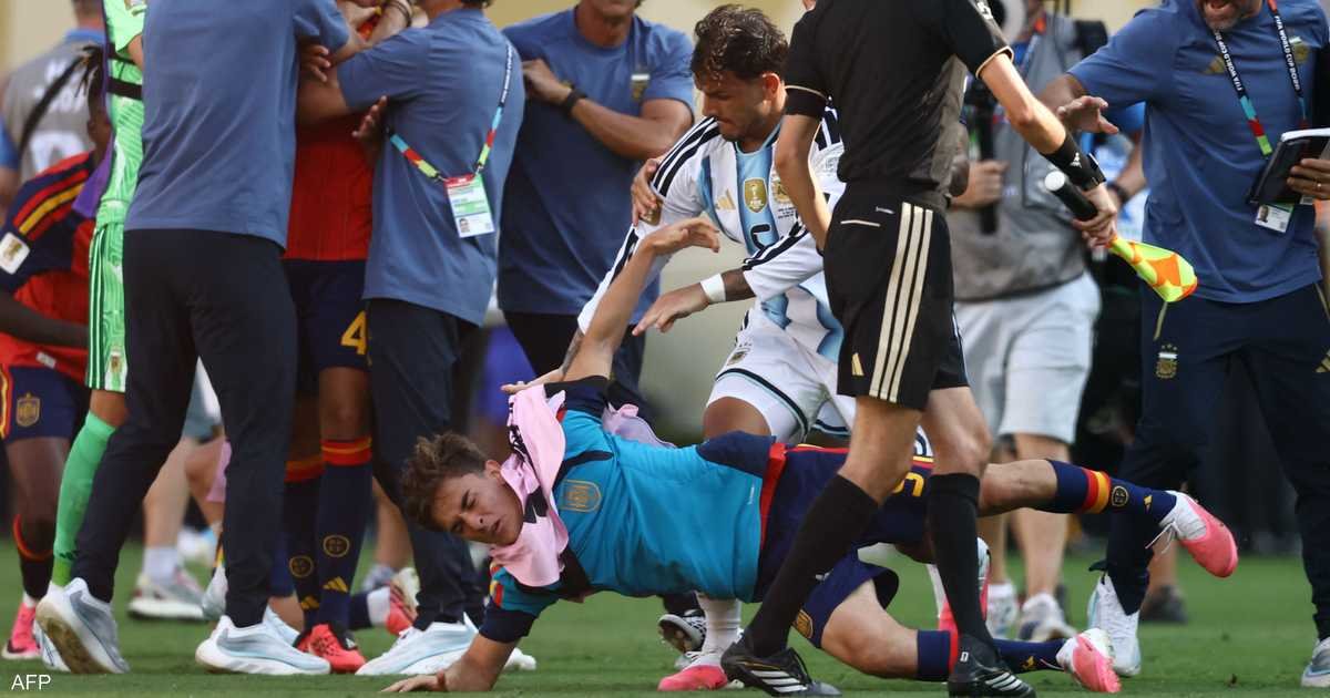 فيفا يعلن عقوباته بحق الأرجنتين وباريديس بسبب أحداث عنف في المونديال