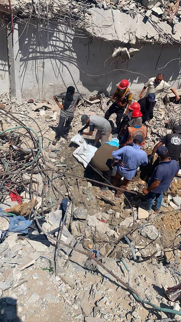 غزة.. 40 طفلا و38 امرأة بين القتلى و157 مفقودا بقصف إسرائيلي لمربع سكني (صور)
