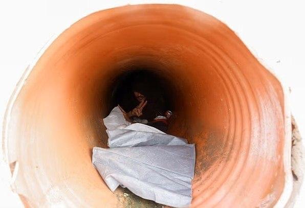 تقارير: الأنفاق والأنابيب ملاذ مهاجرين لتجنب الترحيل من سبتة