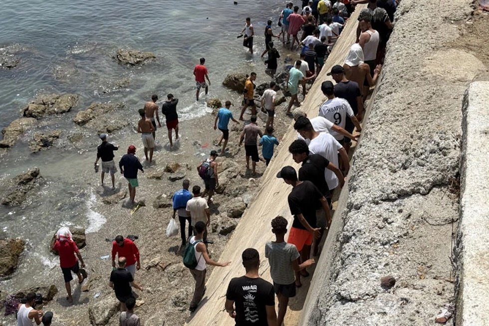 الداخلية المغربية: أحداث سبتة ومليلية ارتبطت بحملات تضليل رقمية وشبكات لتهريب البشر