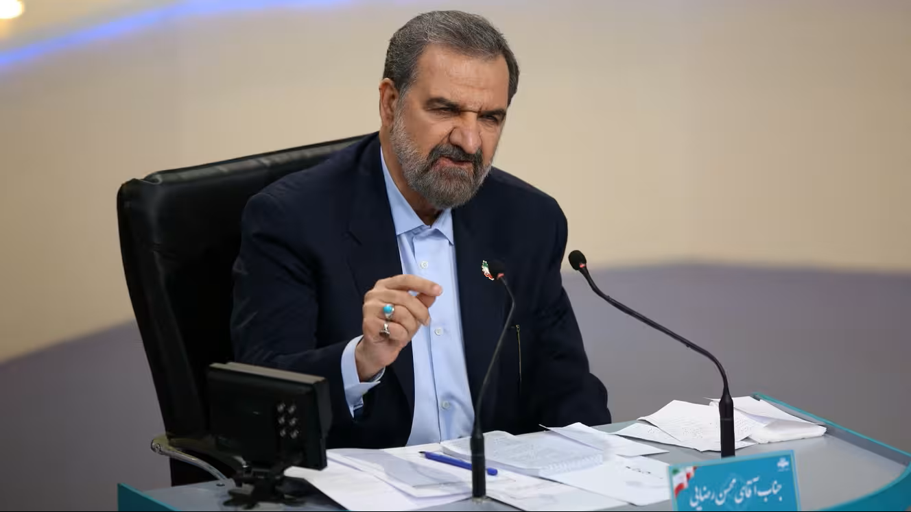 أمين المجلس الأعلى للأمن القومي الإيراني يجدد شروط طهران لإعادة فتح مضيق هرمز