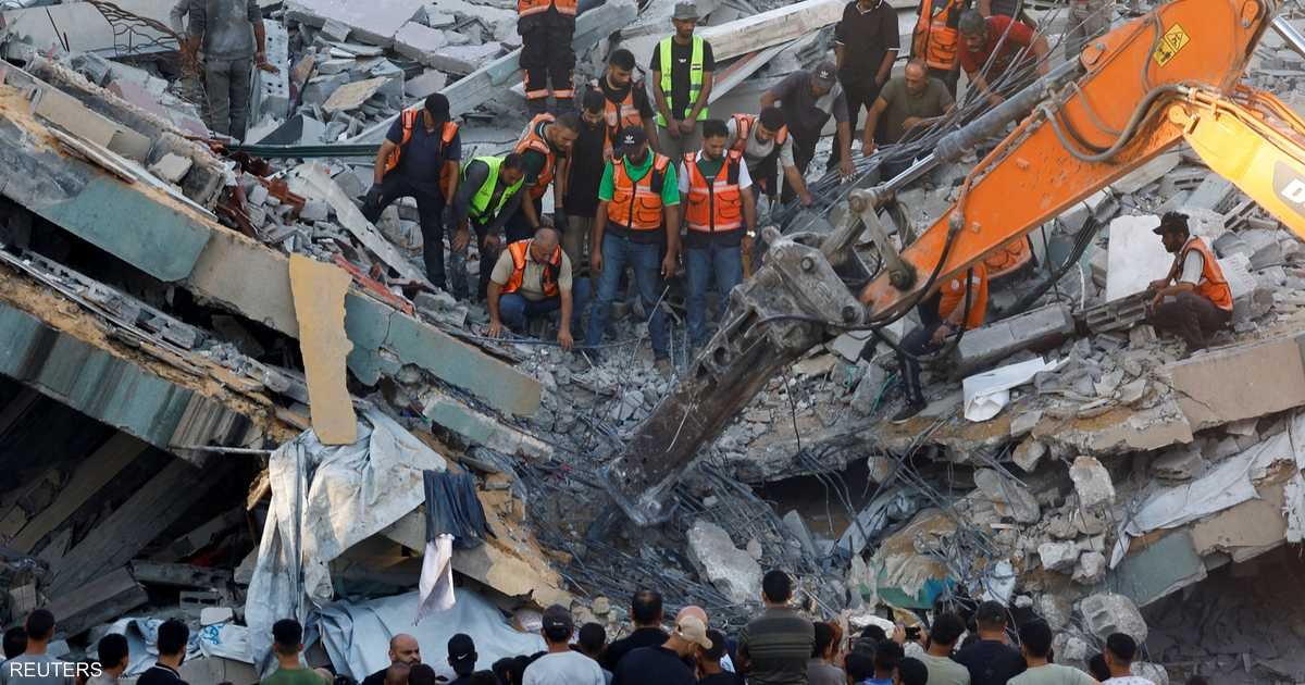 ارتفاع عدد قتلى انهيار بناية في غزة إلى 20