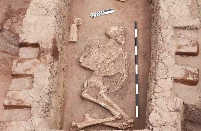 مصر.. اكتشاف مقابر أثرية منحوتة في الصخر بمنطقة تل اليهودية