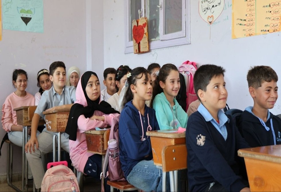 إضاءة على الواقع التعليمي في سوريا.. وزارة التربية تعتمد منهاج دمشق
