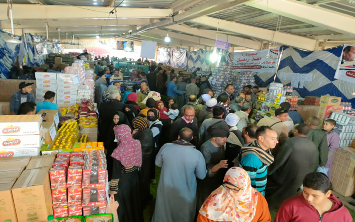 مصر تطلق مبادرة لخفض أسعار 12 سلعة أساسية
