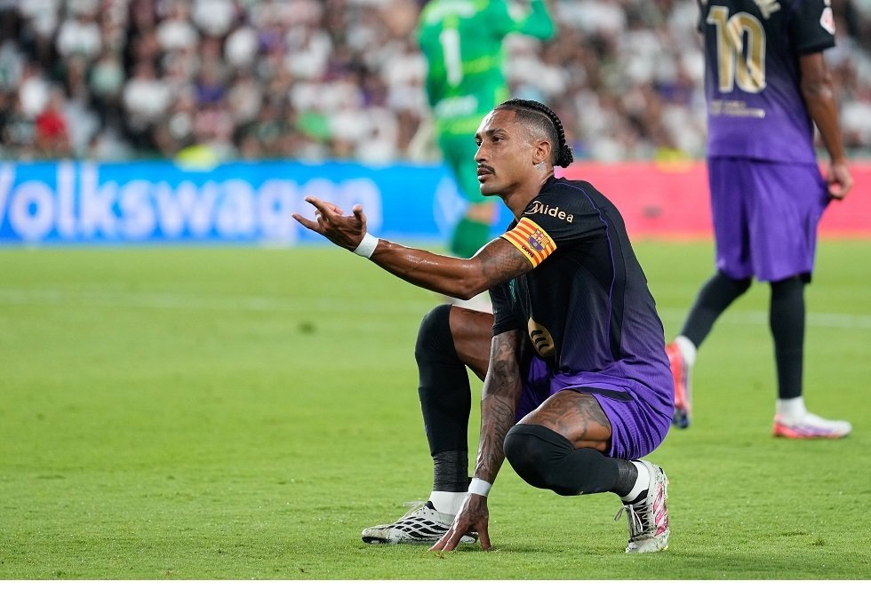 رافينيا يحصد جائزة لاعب الشهر في الدوري الإسباني متفوقًا على نجم ريال مدريد