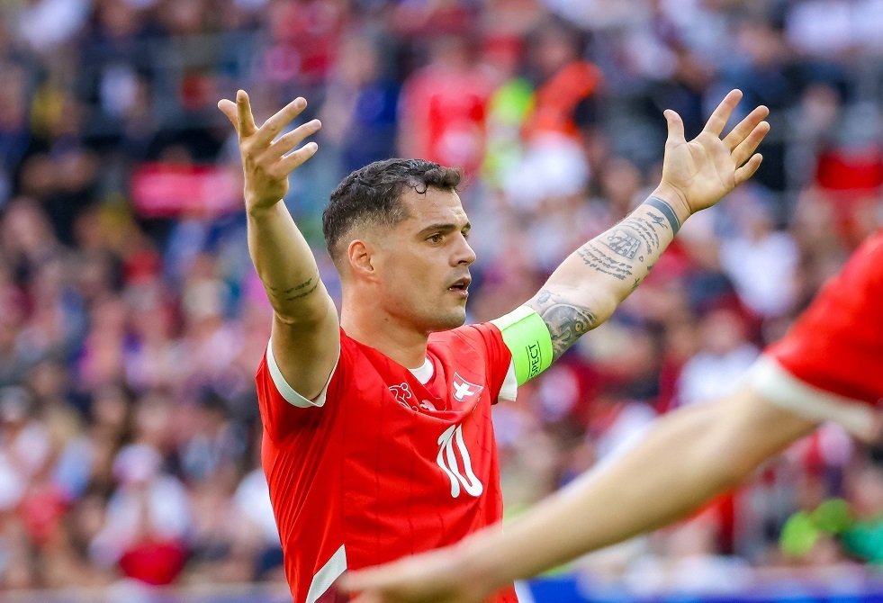 فضيحة تزوير تهز منتخب سويسرا.. غرانيت تشاكا يخضع للتحقيق