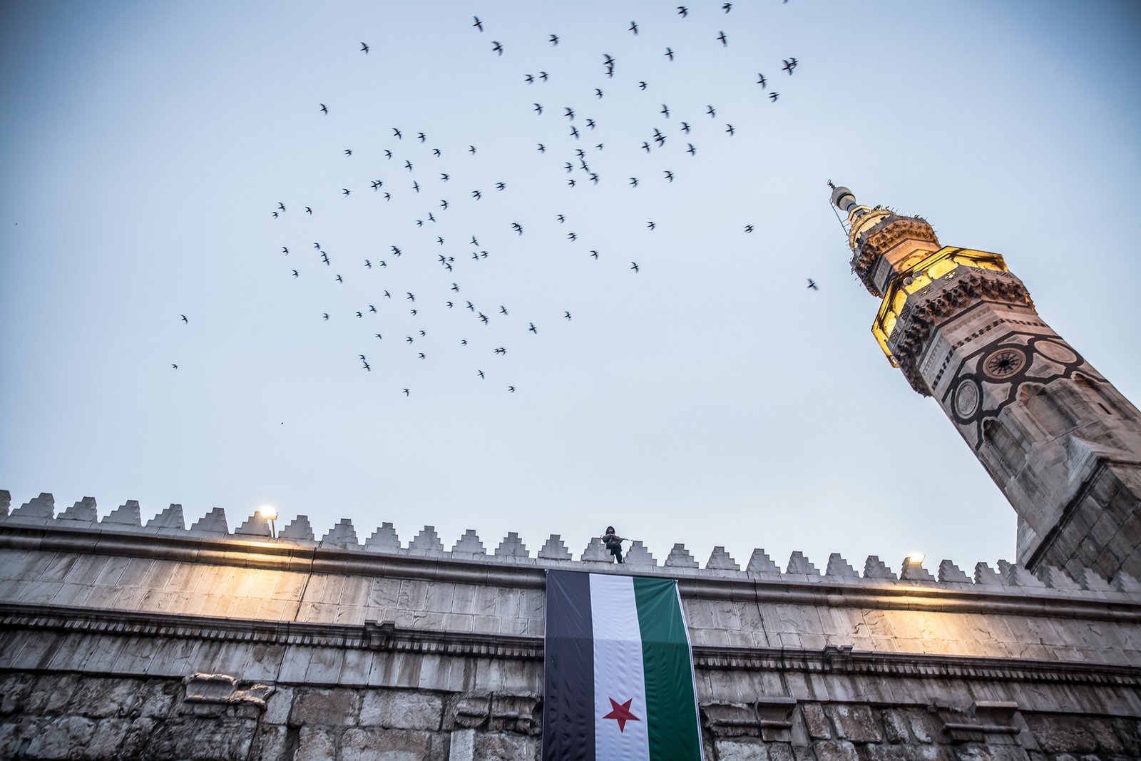 سوريا.. لصّ يجمع بين السرقة والصدقة في ريف دمشق