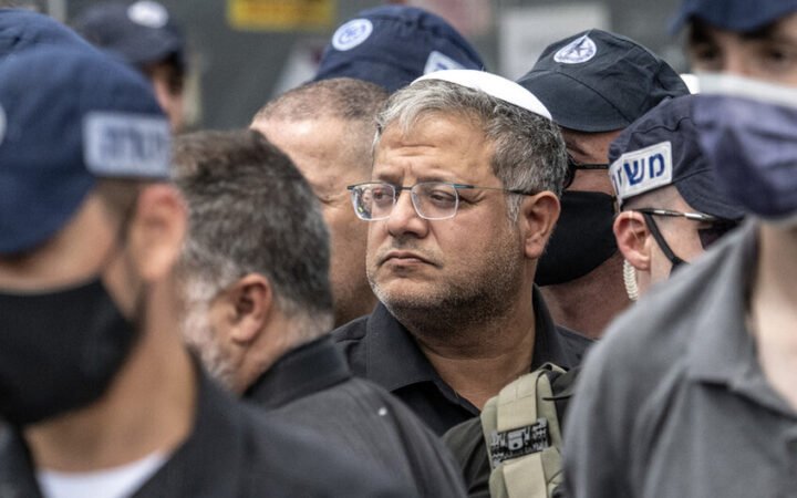 وزير الأمن القومي الإسرائيلي إيتمار بن غفير يصل إلى موقع هجوم مسلح عند مفترق راموت في مدخل القدس الشرقية، في 8 سبتمبر 2025.