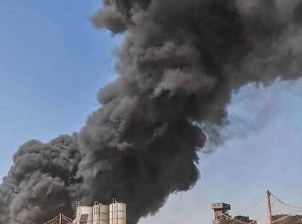 حريق هائل يهز قلب القاهرة ويغطي السماء بالدخان