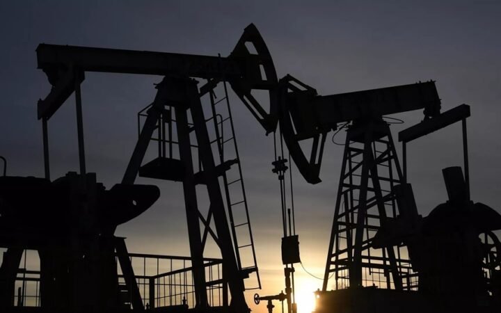 سعر النفط يرتفع أكثر من 1% بعد رفض ترامب خطة إيرانية لإعادة فتح مضيق هرمز