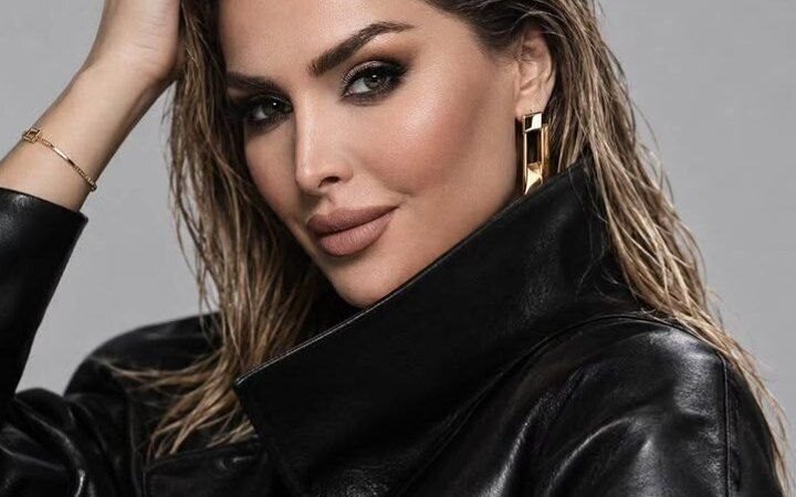 الفنانة السورية قمر خلف