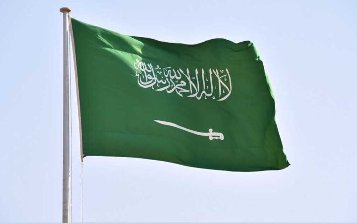 السعودية تعترض صواريخ ومسيرات فوق أراضيها والبحر الأحمر