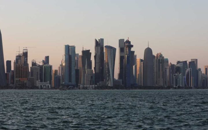 مفاوضون قطريون يعودون إلى الدوحة برفقة وفد إيراني