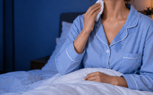 التعرق أثناء النوم.. متى تصبح حرارة الليل علامة مرضية؟