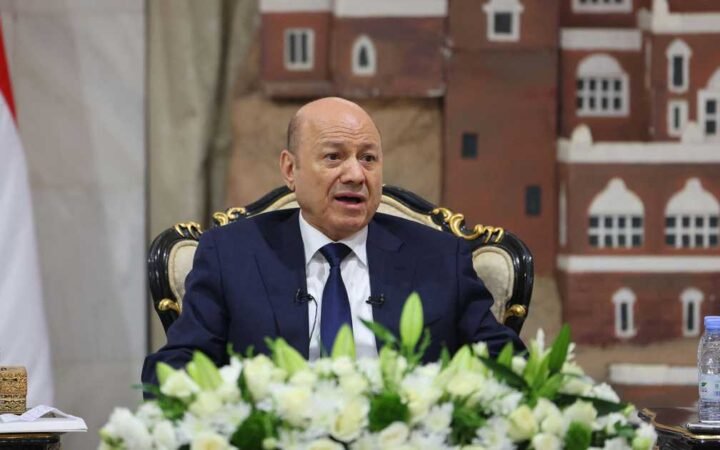 العليمي: بدء العمليات العسكرية لاستعادة كامل أراضي اليمن