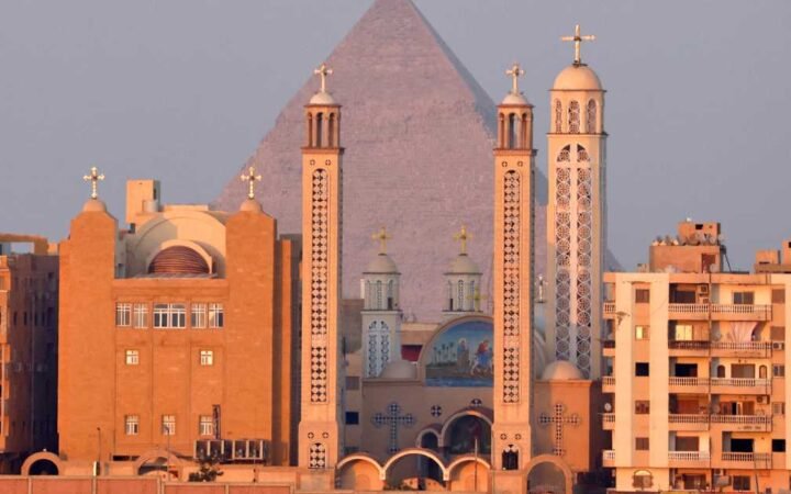 مصر.. السيطرة على حريق كنيسة العذراء بالجيزة