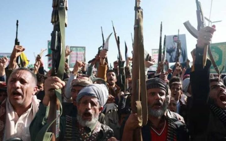 الحوثيون يعلنون شن 3 هجمات بصواريخ باليستية على السعودية