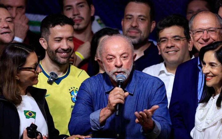 لولا دا سيلفا يفوز برئاسة البرازيل.. وبولسونارو يرفض النتيجة