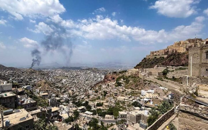 معارك في باب المندب.. والسعودية تسقط صواريخ باليستية