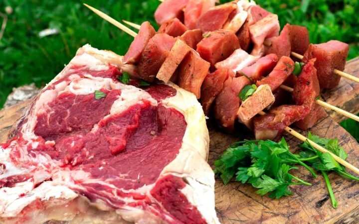 اللحوم الحمراء.. موضة غذائية جديدة تعد النساء بفوائد صحية