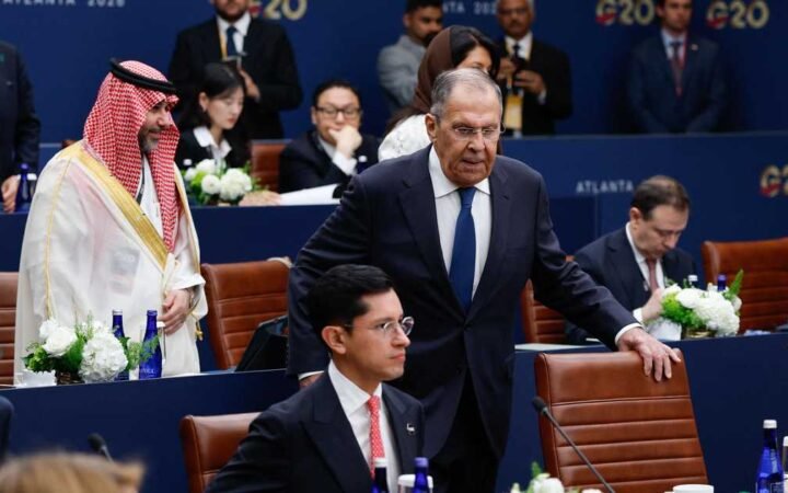 لافروف يتحدث عن العلاقات مع واشنطن.. و"أوهام" صفقة الديزل