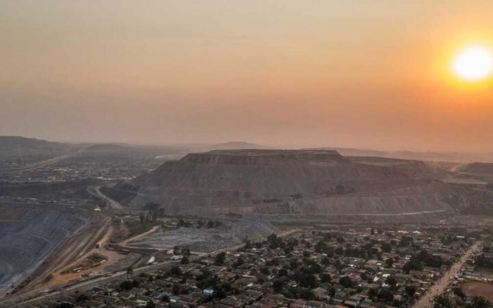 كيف يغذي سباق الذكاء الاصطناعي صراعات الكونغو؟