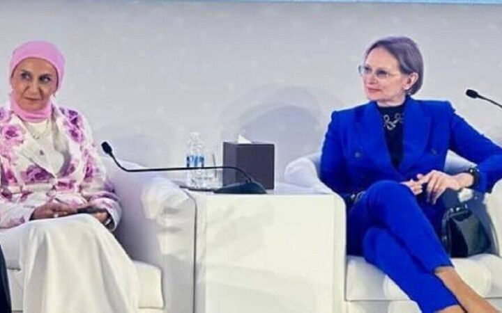 عالمة اجتماع: تمتلك النساء مهارات أساسية لإدارة العمل