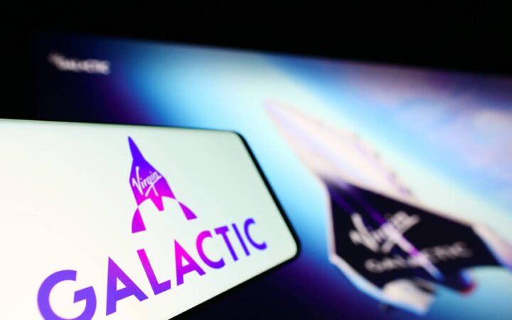 Virgin Galactic مستمرة في تطوير مركباتها الجديدة للرحلات شبه المدارية
