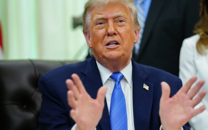 ترامب: كان ينبغي فرض رسوم على أوروبا بقيمة 350 مليار دولار ثمن أسلحة لكييف