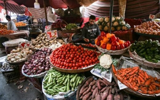 مصر.. التضخم السنوي ينخفض بدعم من تراجع أسعار الغذاء