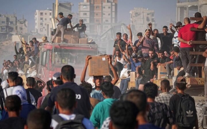 الجوع يضرب في غزة بسبب الحصار الإسرائيلي طويل الأمد ودخول مساعدات يخفف من حدة الأزمة