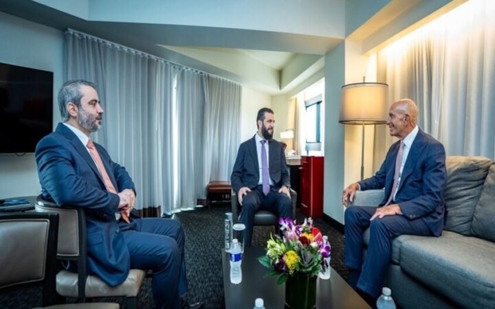 لقاء يجمع الشرع مع باراك بحضور الوزير الشيباني على هامش اجتماعات الأمم المتحدة