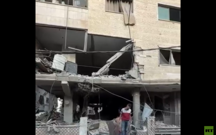 دمار بشقة سكنية بغزة إثر قصف إسرائيلي