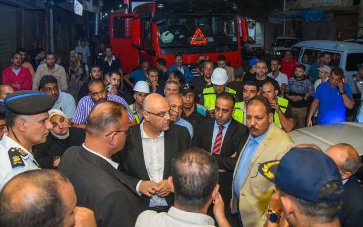 استنفار أمني بالإسكندرية والمحافظ يتفقد أعمال الإخلاء الفوري للعقار المائل