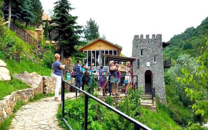 الخارجية الروسية توضح أسباب انجذاب السياح العرب إلى منتجعات قراتشاي-تشيركيسيا