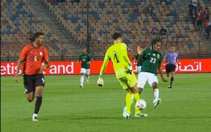 بهفوة شوبير.. منتخب مصر يسقط على أرضه أمام جنوب إفريقيا