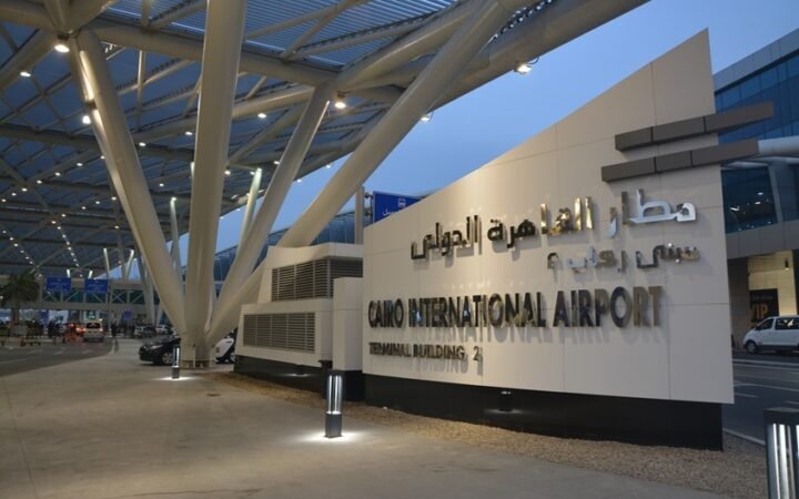 مصر.. التحقيق مع مساعد طيار سوداني ضبط بحوزته مخدر "الآيس" بمطار القاهرة