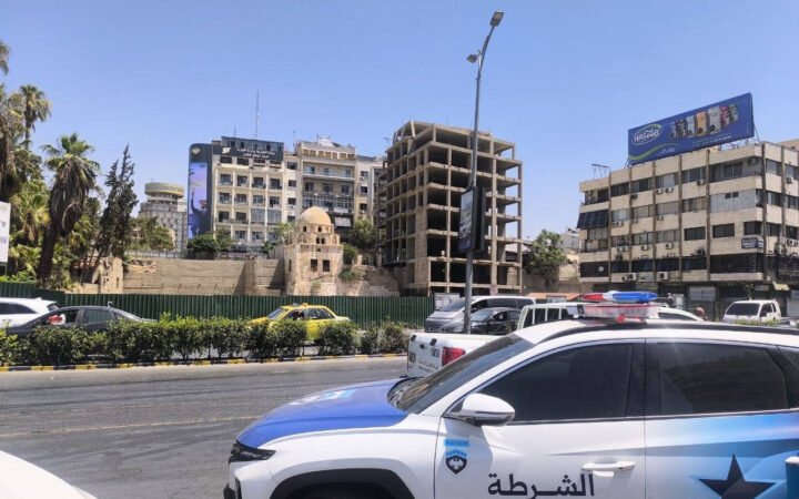 سوريا.. مداهمات وتصعيد في الصنمين.. نساء الحي في مواجهة القوى الأمنية