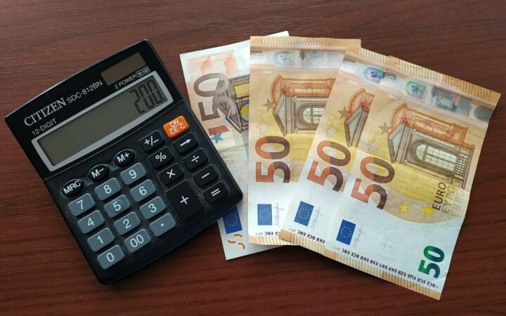 خبير "دويتشه بنك" يتساءل: هل تقف فرنسا على أعتاب أزمة سيادية أوروبية جديدة؟