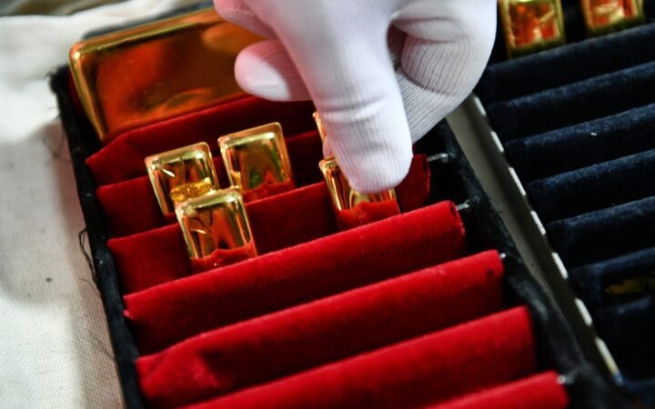 المركزي الصيني يقتنص فرصة تراجع الذهب.. ويواصل الشراء للشهر الـ23
