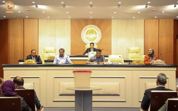 ليبيا.. 12 نائباً يطالبون بنقل البرلمان إلى طرابلس والإطاحة بهيئة الرئاسة