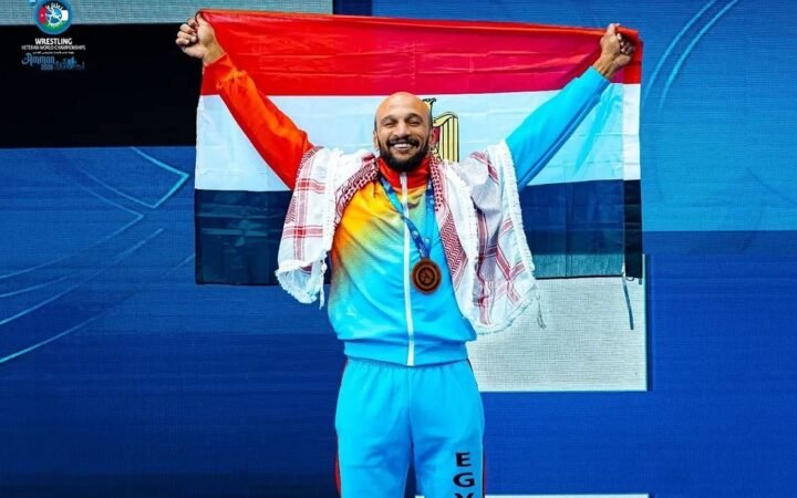 بعد الفوز بذهبية العالم لمصارعة الرواد.. كرم جابر يوجه رسالة للرئيس المصري (فيديو)