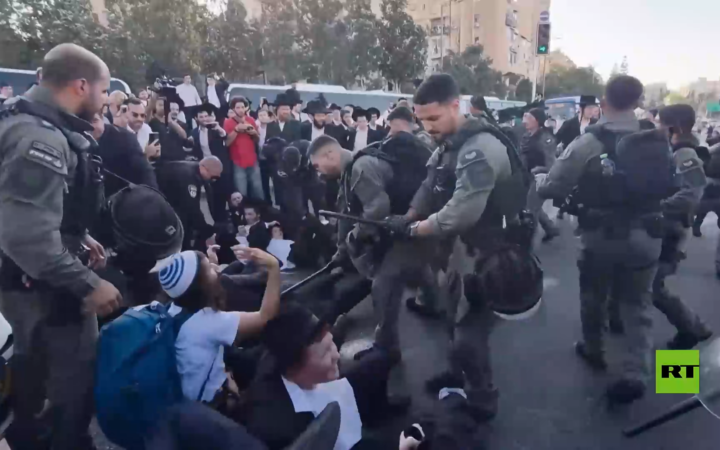 الشرطة الإسرائيلية تقمع متظاهرين حريديم مع اندلاع احتجاجات نزاع حول التجنيد العسكري